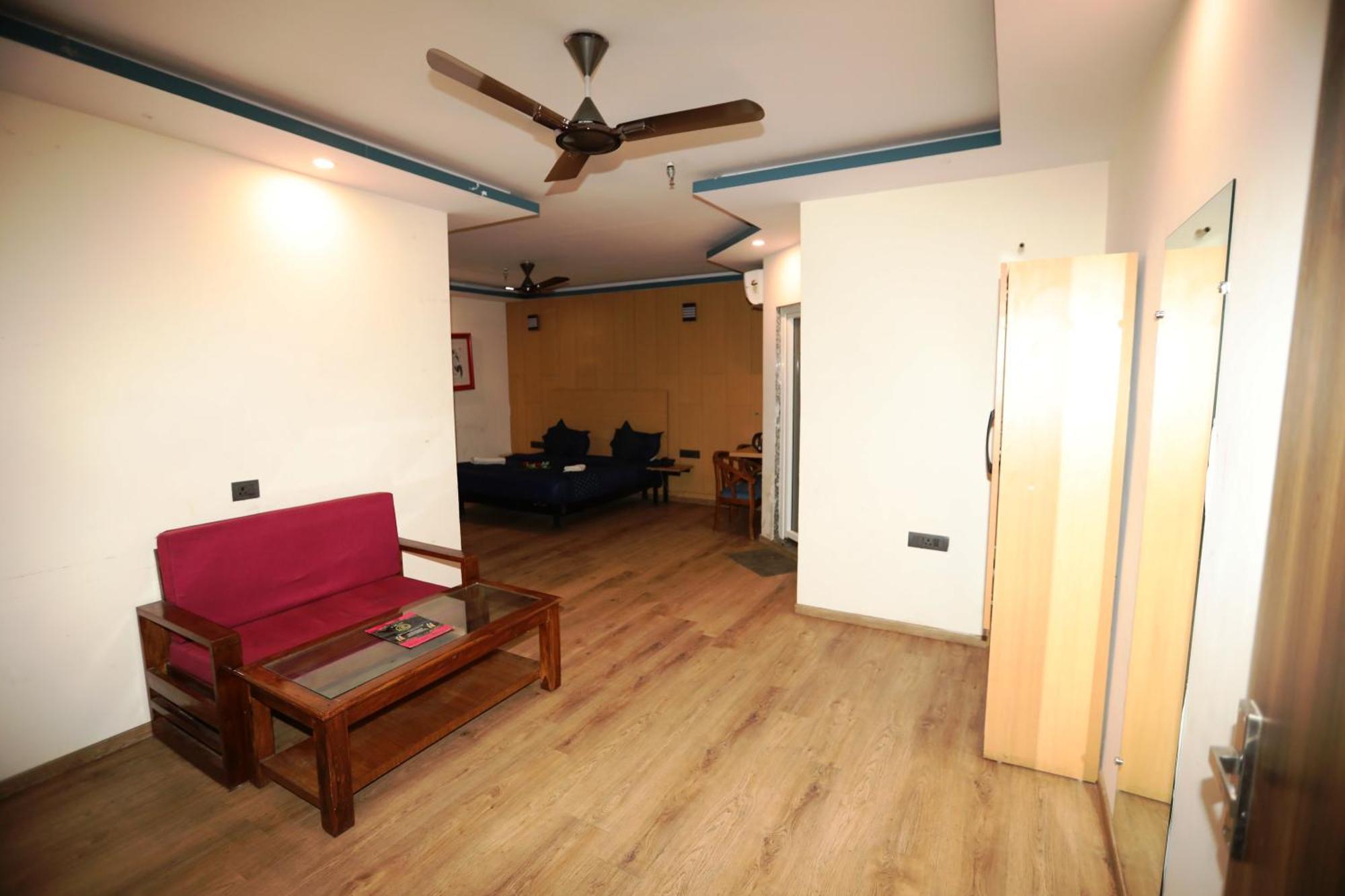 Hotel Noida Grand Sec 58 Exterior photo