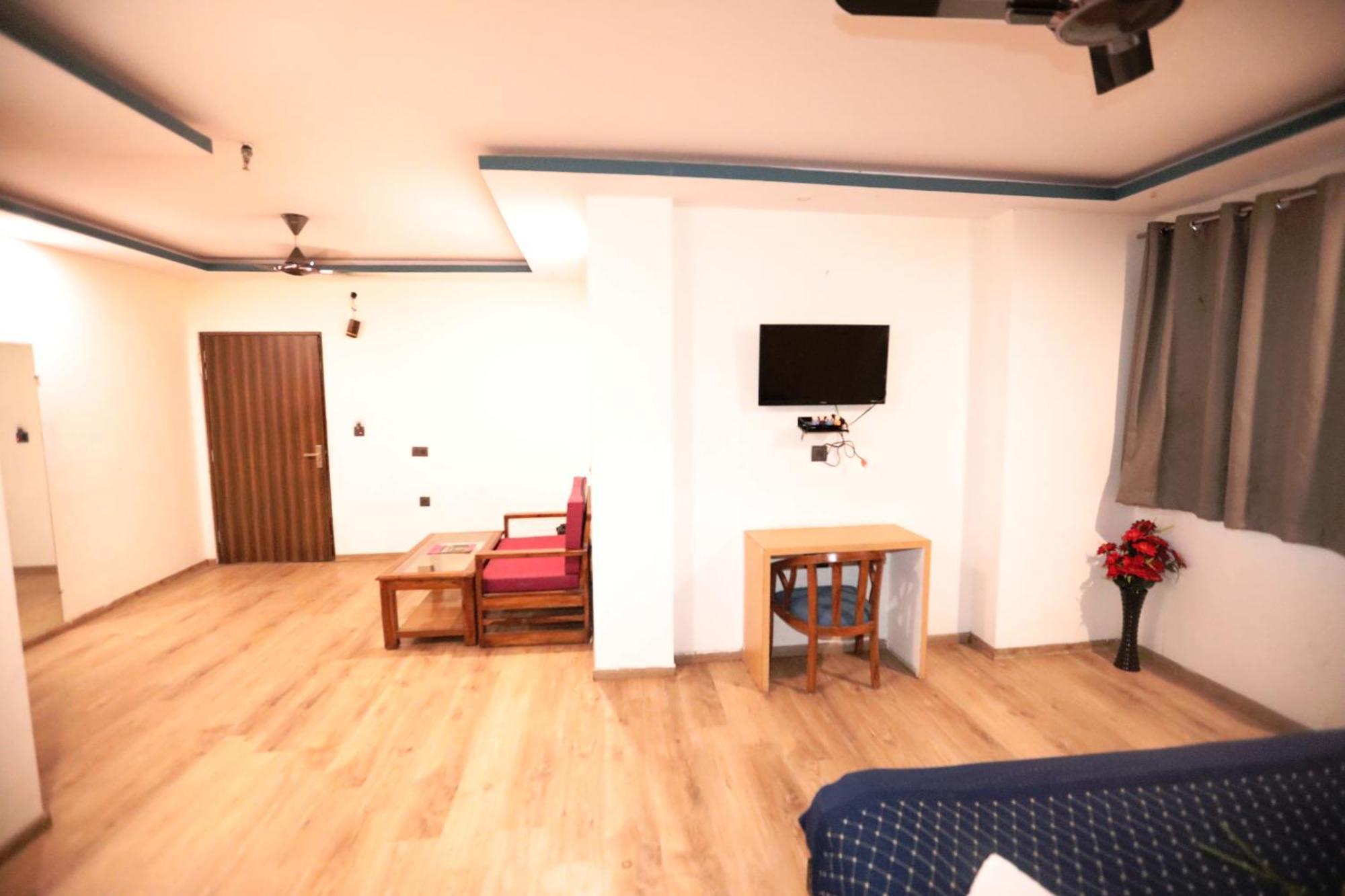 Hotel Noida Grand Sec 58 Exterior photo